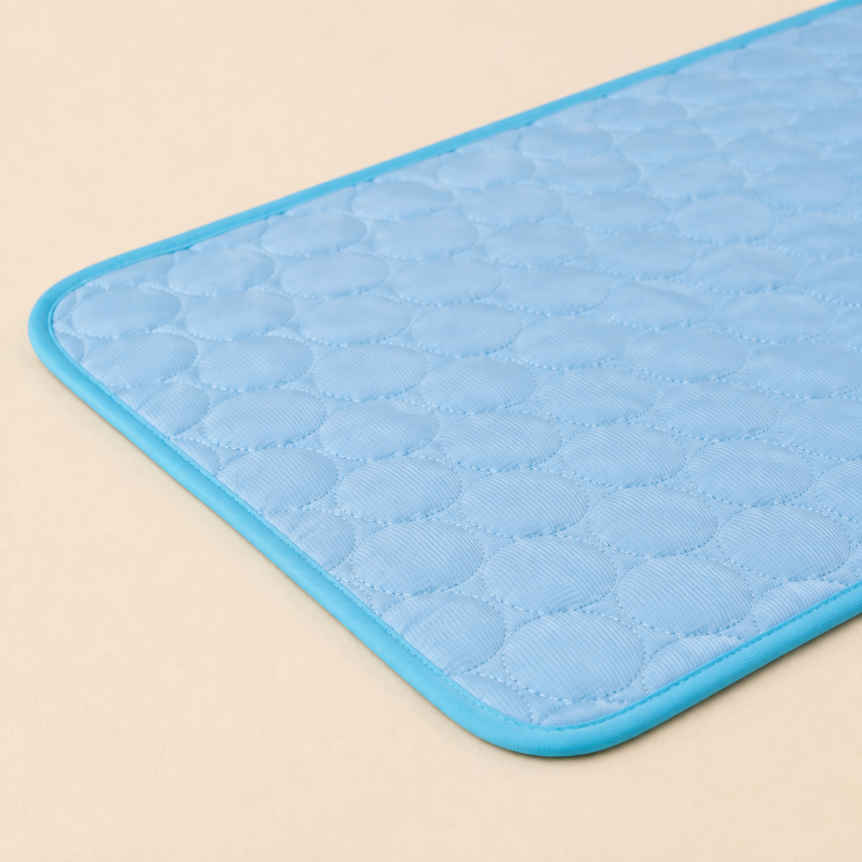 Close-up of the breathable quilted surface and piping
